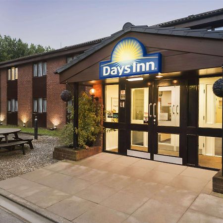 Days Inn Bridgend Cardiff Esterno foto