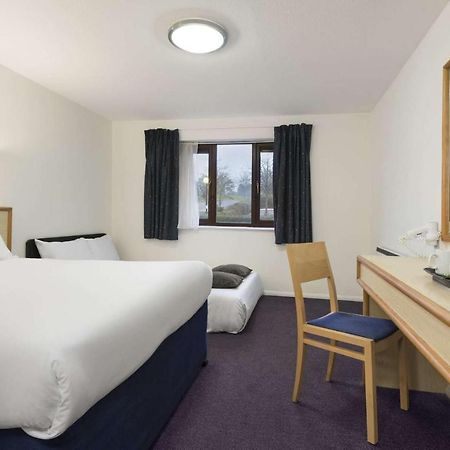 Days Inn Bridgend Cardiff Esterno foto