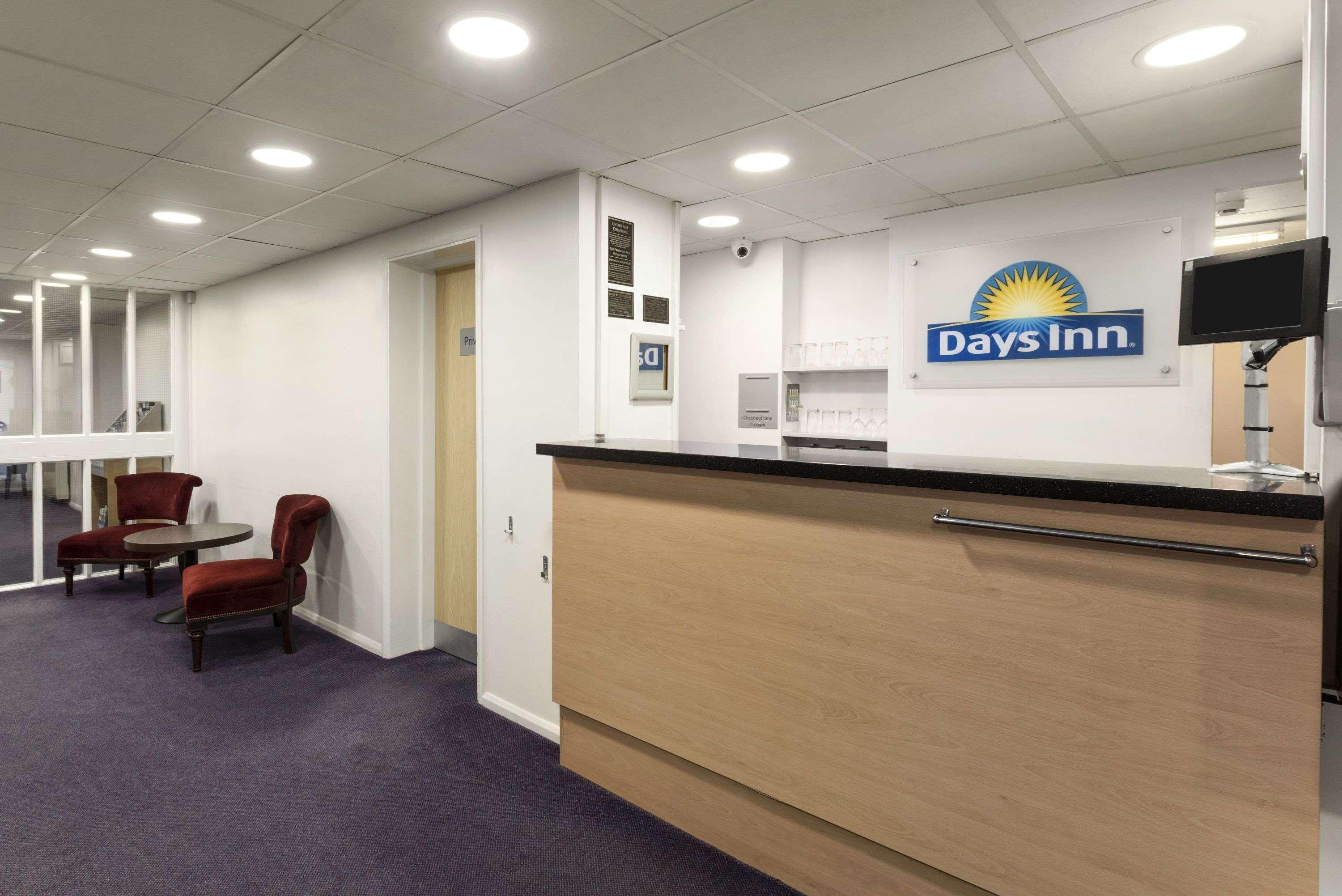 Days Inn Bridgend Cardiff Esterno foto