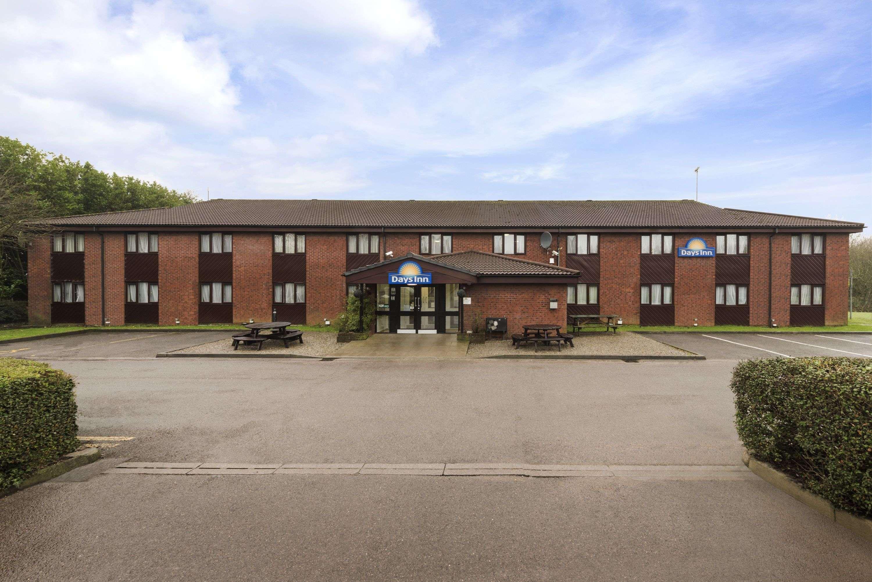 Days Inn Bridgend Cardiff Esterno foto