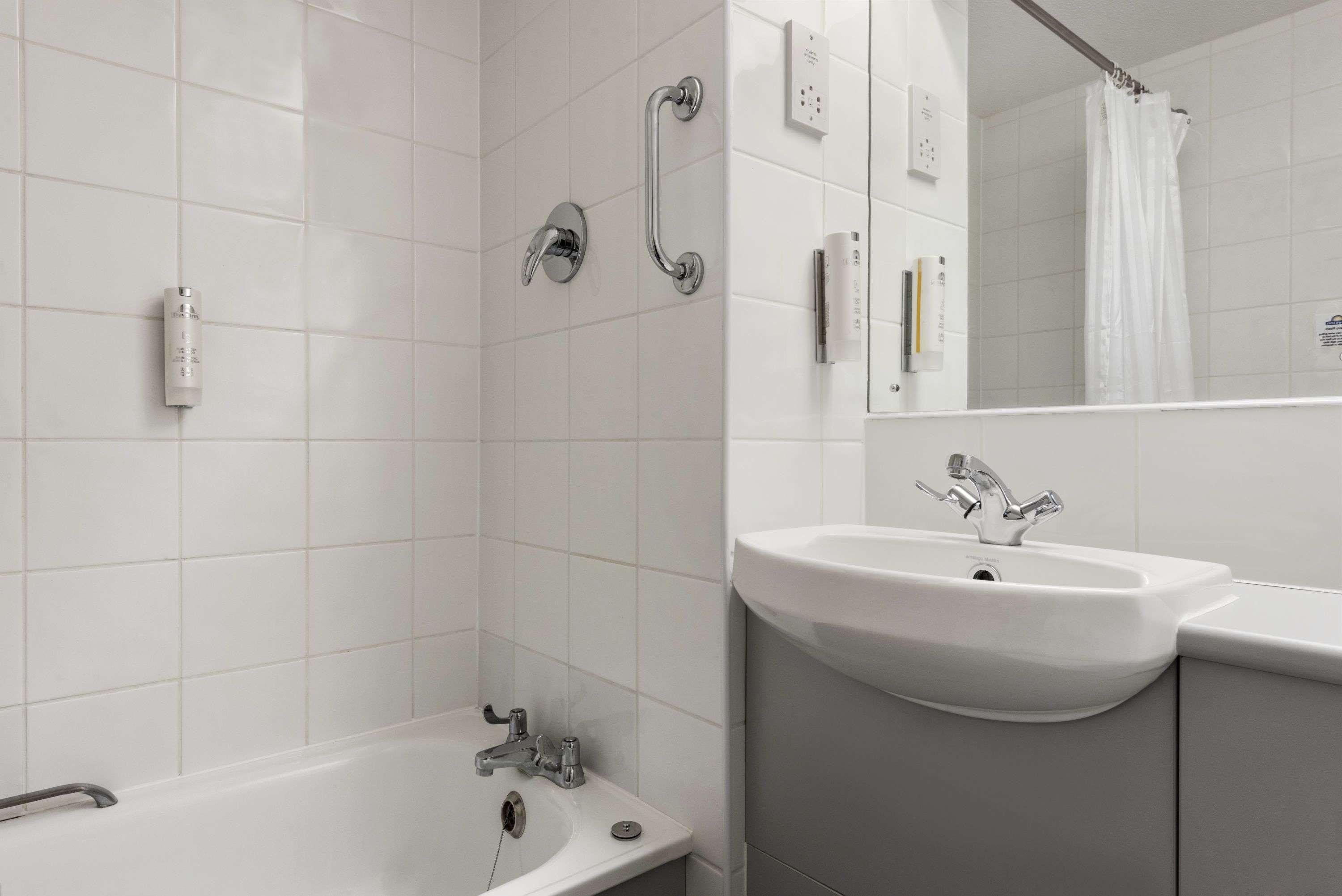 Days Inn Bridgend Cardiff Esterno foto