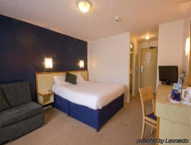 Days Inn Bridgend Cardiff Esterno foto