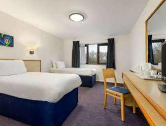 Days Inn Bridgend Cardiff Esterno foto